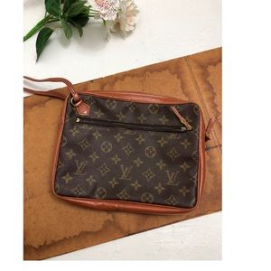 Louis Vuitton Pochette Monogram Leather Clutch
